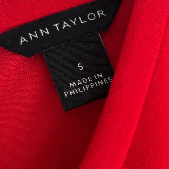 Ann Taylor Red Top V Ruffle Back, Size S - Picture 3 of 4